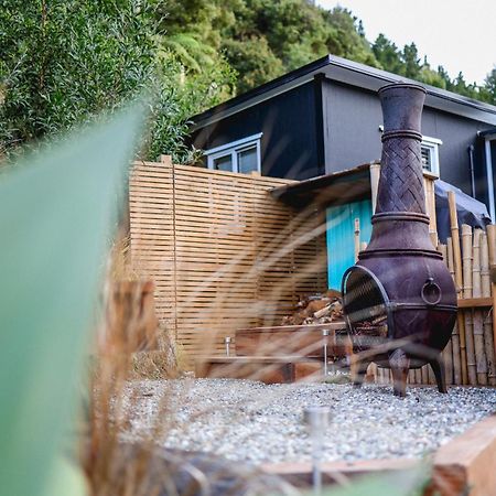 Kaitake Kabana - Unique, Off-Grid, Studio Retreat Oakura Luaran gambar