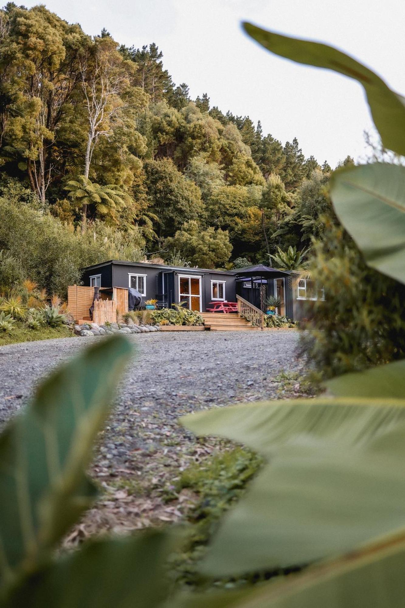 Kaitake Kabana - Unique, Off-Grid, Studio Retreat Oakura Luaran gambar