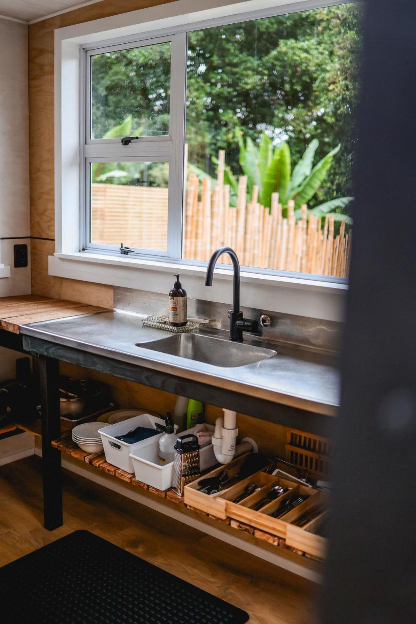Kaitake Kabana - Unique, Off-Grid, Studio Retreat Oakura Luaran gambar
