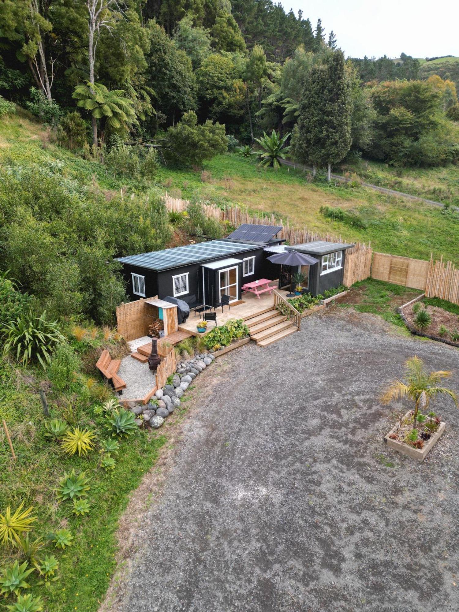 Kaitake Kabana - Unique, Off-Grid, Studio Retreat Oakura Luaran gambar