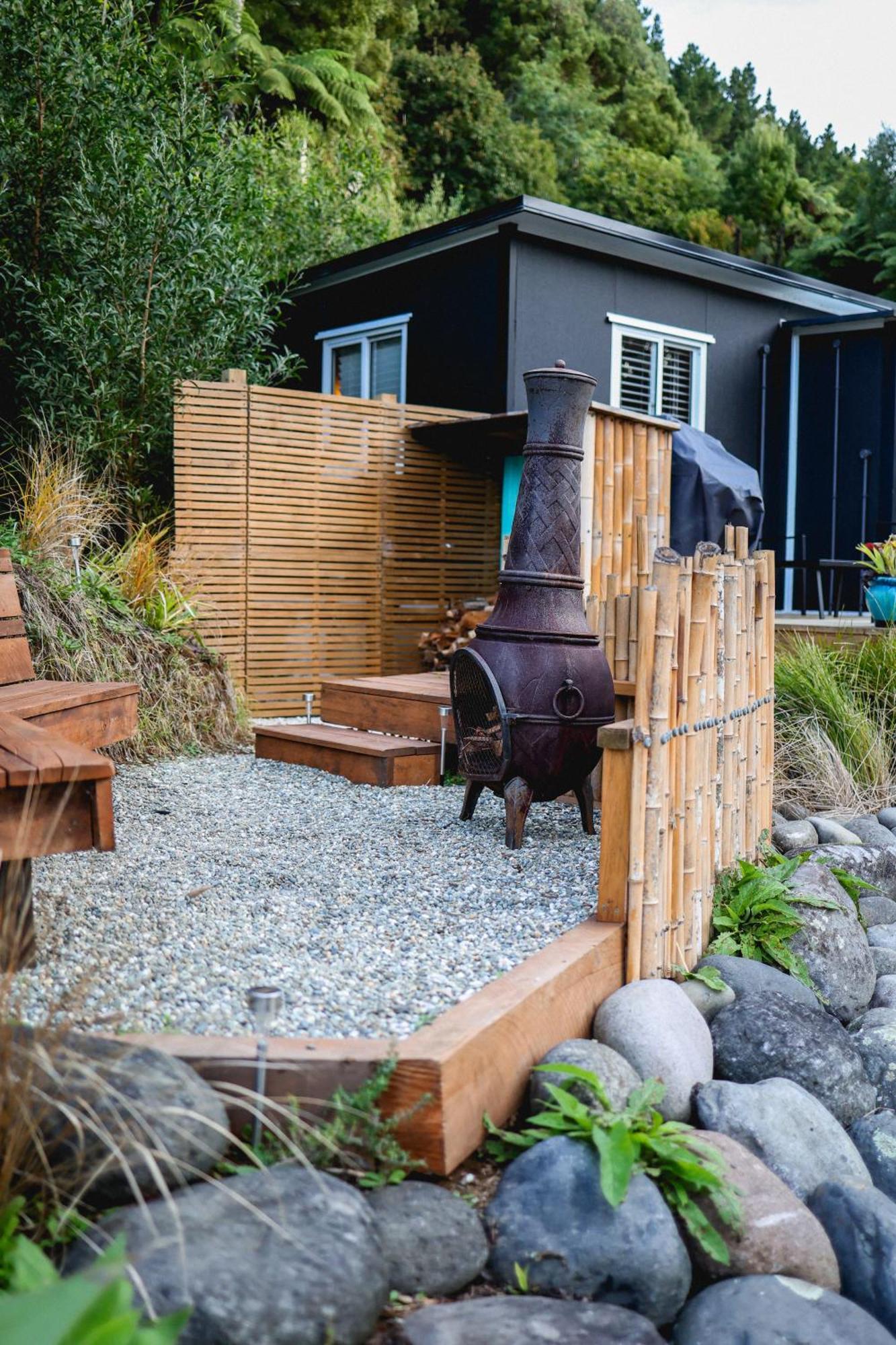 Kaitake Kabana - Unique, Off-Grid, Studio Retreat Oakura Luaran gambar