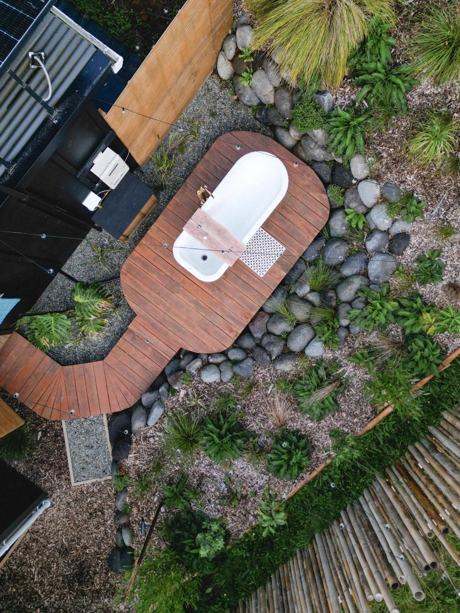 Kaitake Kabana - Unique, Off-Grid, Studio Retreat Oakura Luaran gambar